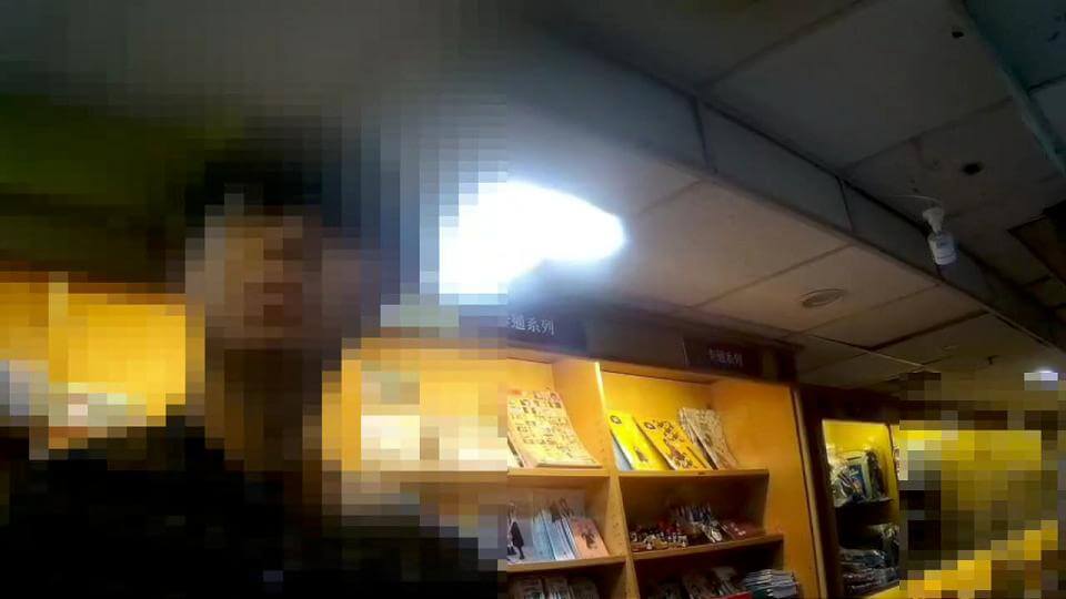 偷拍狼逛書局攝裙底 眼尖女店員喝斥制止