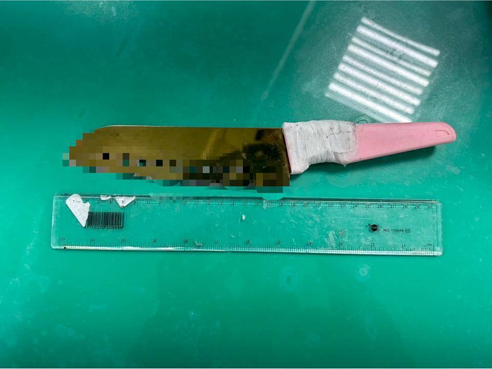 男醫院內吸菸不爽遭制止 憤而拿水果刀揮舞