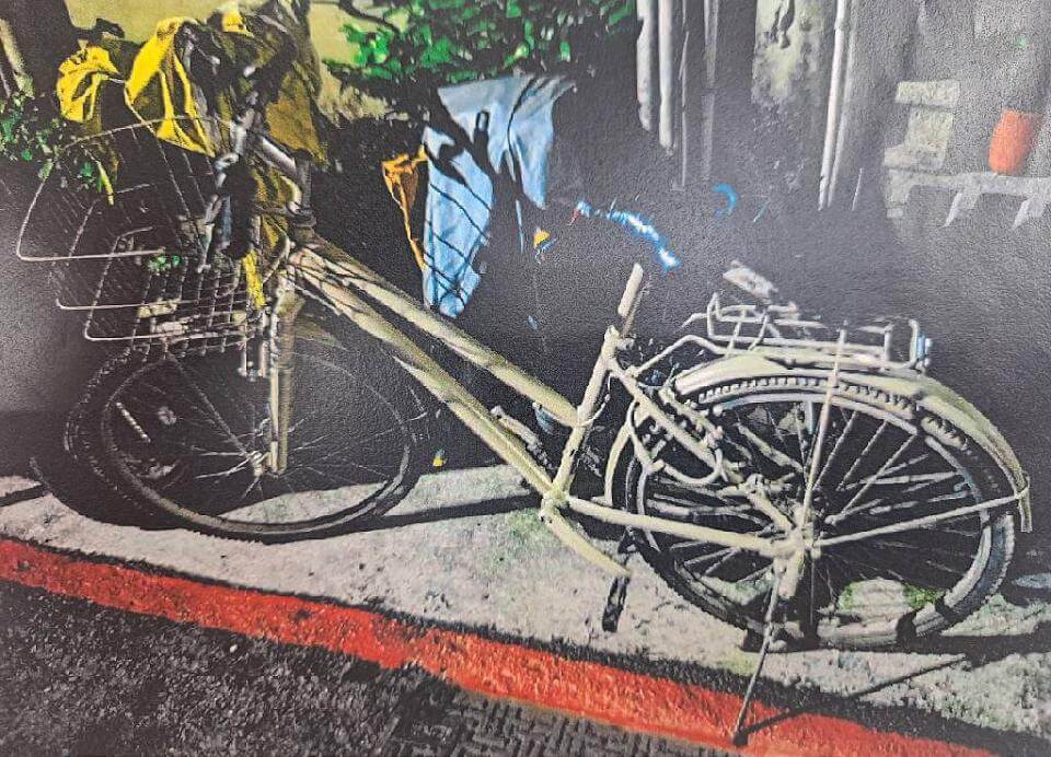 幫路邊破舊單車噴漆改色 小黃運匠稱美化市容