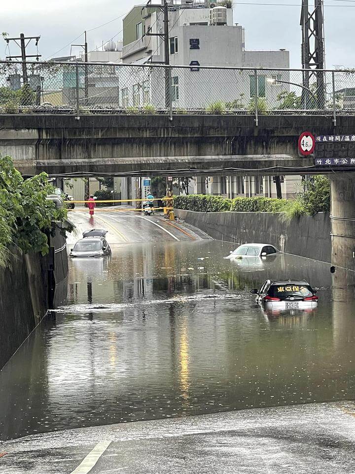《淹水圖輯》「煙囪雲」帶來強降雨 新竹地區3小時雨量238毫米