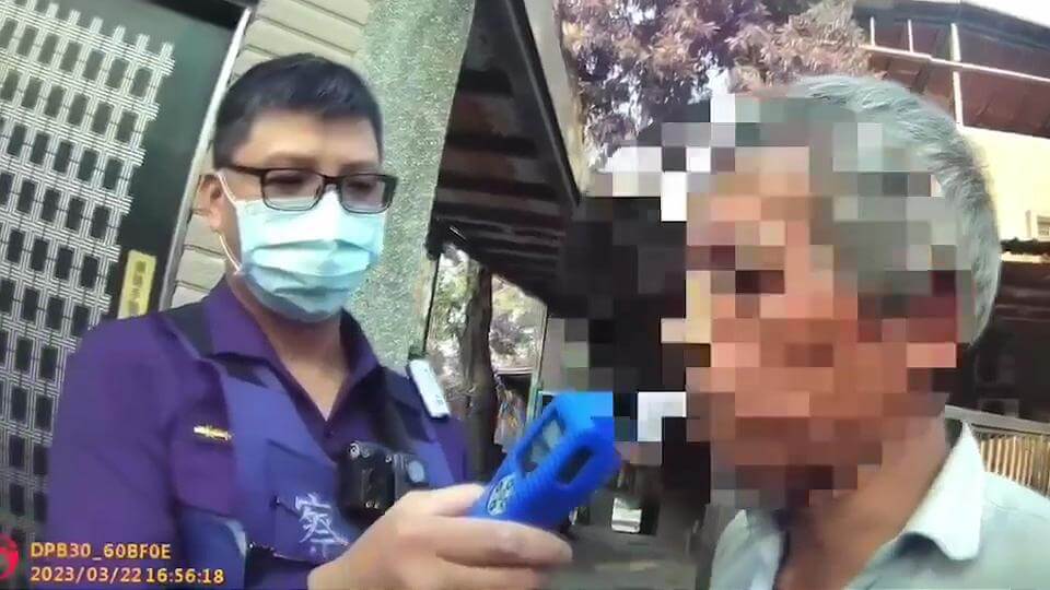 男臉通紅推車豪語絕不酒駕 下一秒打臉自己騎車遭警逮