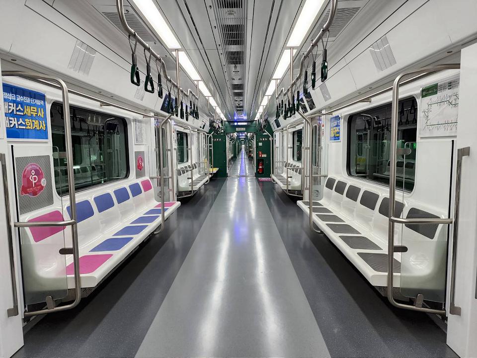 北捷試辦移除車廂立柱 增加乘車空間舒適感