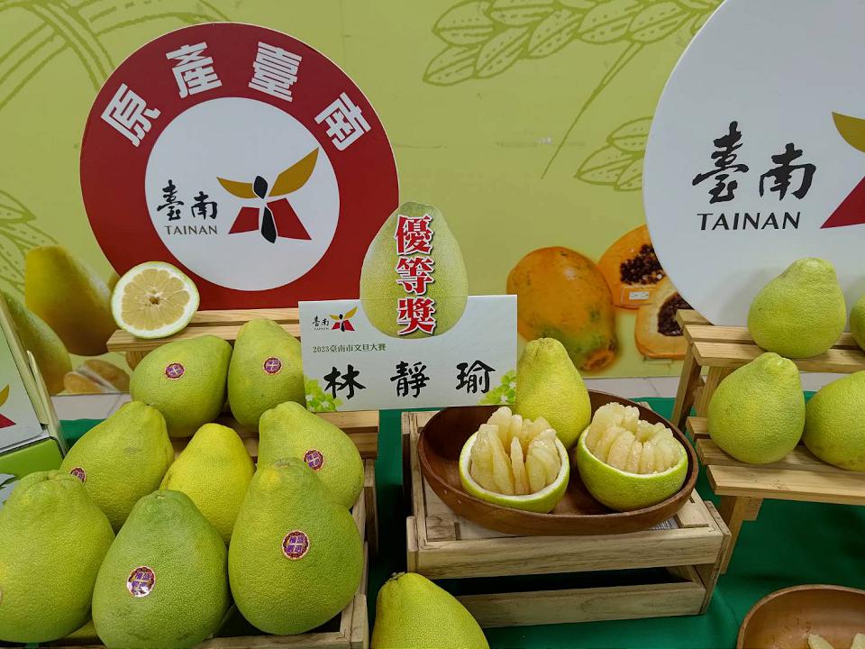 台南優質文旦超搶手 中秋節送禮最佳首選