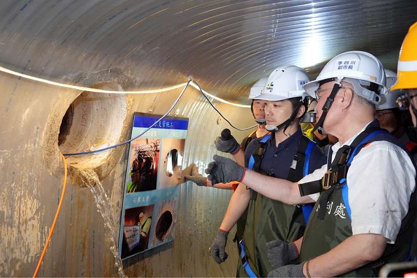 蔣萬安市長著裝 視察北市雨水下水道