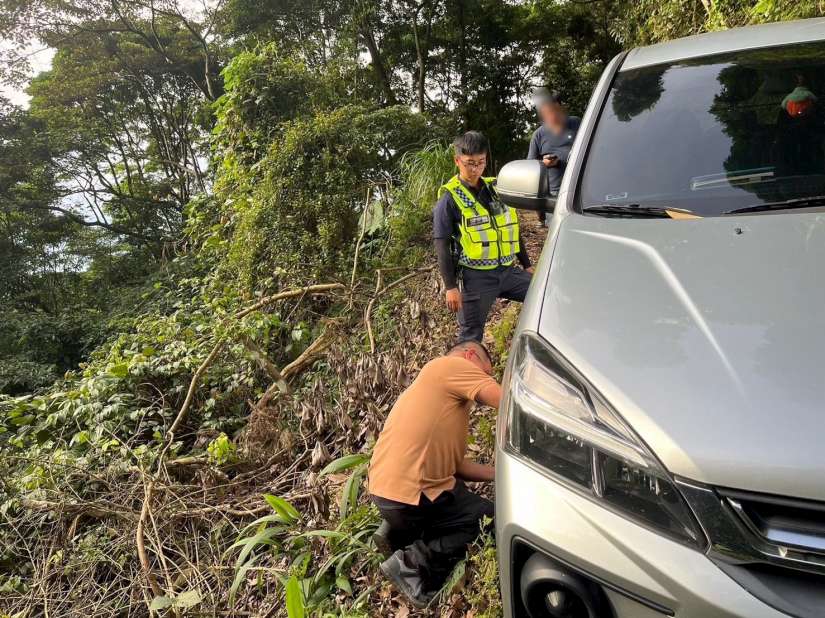 男子山區駕車誤信導航 車輛受困南天古道 波麗士熱心協助脫困