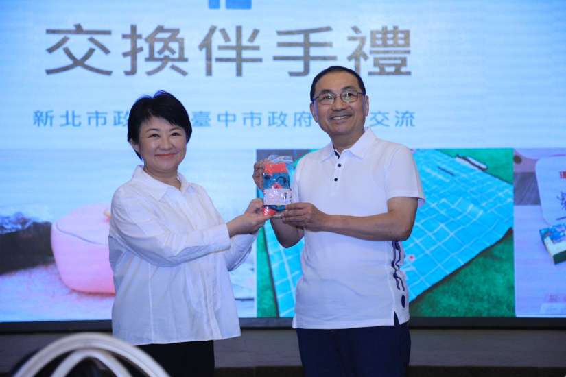 盧秀燕、侯友宜同框!盧市長率隊參訪新北市府:雙城合作取經造福人民