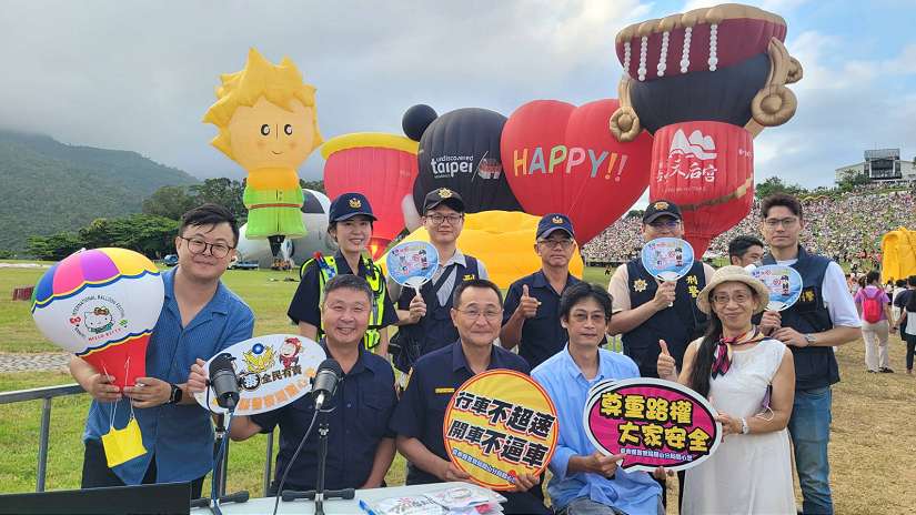 關山警攜手警廣於熱氣球活動現場「直播」 辦理青春專案、防詐及交安宣講