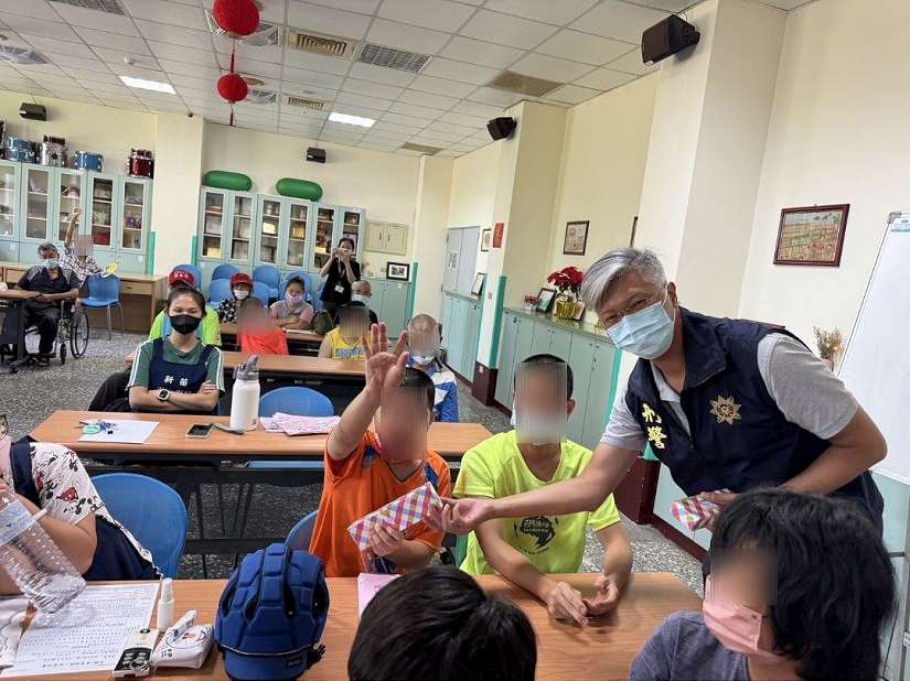 苗警前進新苗教養院 打造「防詐、反毒」保護網