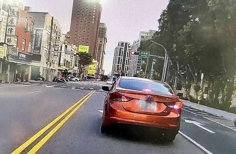 以為懸掛假牌萬無一失 遇警盤查還是栽了