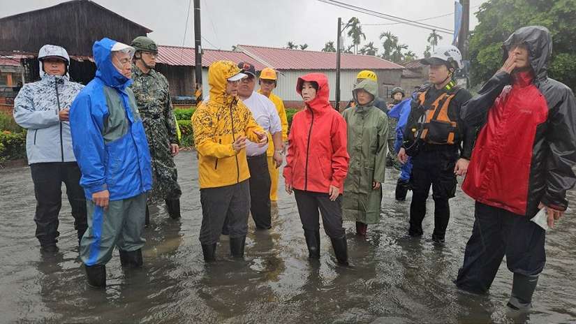 周春米馬不停蹄視察大雨水情 屏縣爭取近28億排水計畫 解決積淹水問題