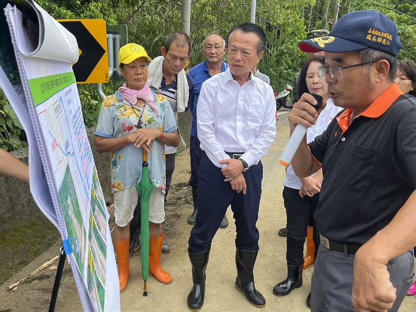 凱米豪雨土石流致災 縣長翁章梁前往中埔勘災