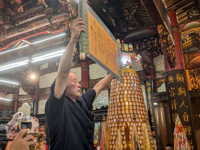 「2024竹塹中元城隍祭」查夜暗訪為遶境揭序幕 火把隊伍照亮竹市