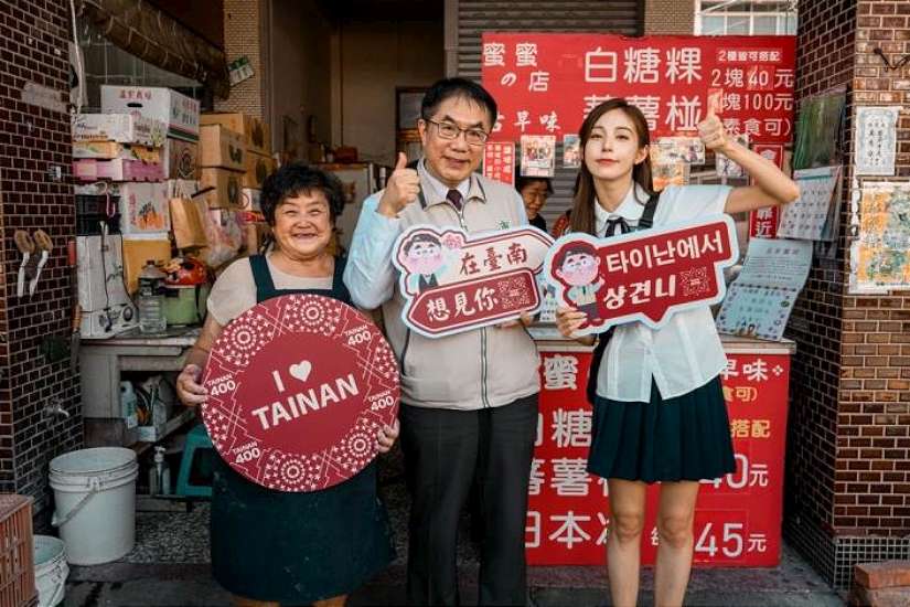 韓國最美模特兒金寶拉漫遊府城 黃偉哲市長帶路逛臺劇「想見你」知名景點
