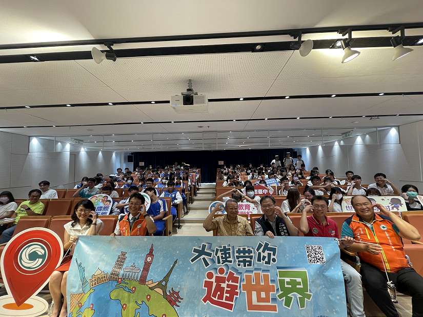 113學年度大使帶你遊世界 令狐榮達分享笑傲江湖的外交人生